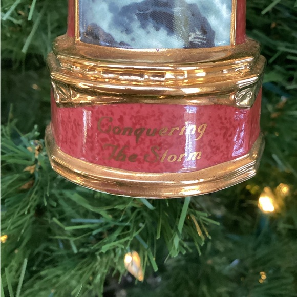 Thomas Kinkade “Painter of Light” collectible lighthouse ornament. - Picture 2 of 4